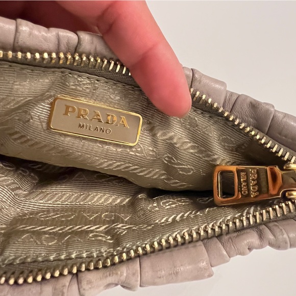 Prada clutch - Picture 7 of 11